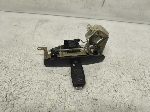 POIGNEE DE HAYON VW POLO 9N/9N3 - Vue 3